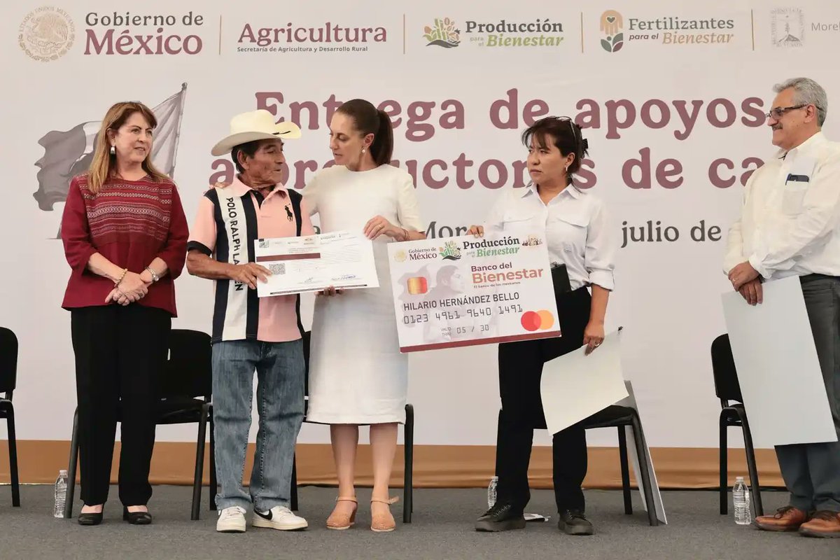 Durante su visita a Morelos, Sheinbaum entregó apoyos a productores de caña.jpg